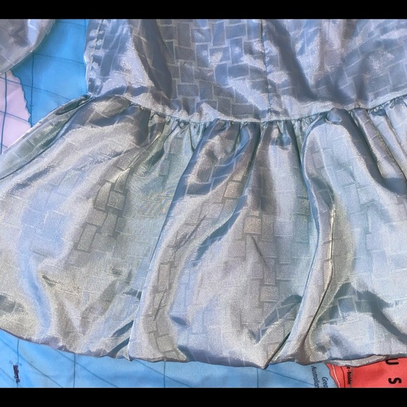 Girls Dress•Icy Grey-ish Blue Long Sleeve Bubble Dress•size5 - Picture 4 of 15